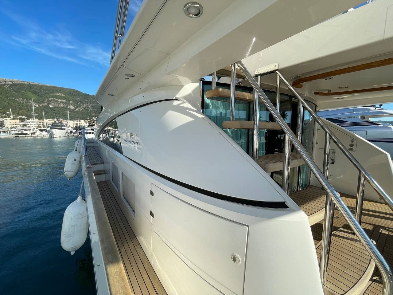 Fairline Squadron 78 view 22