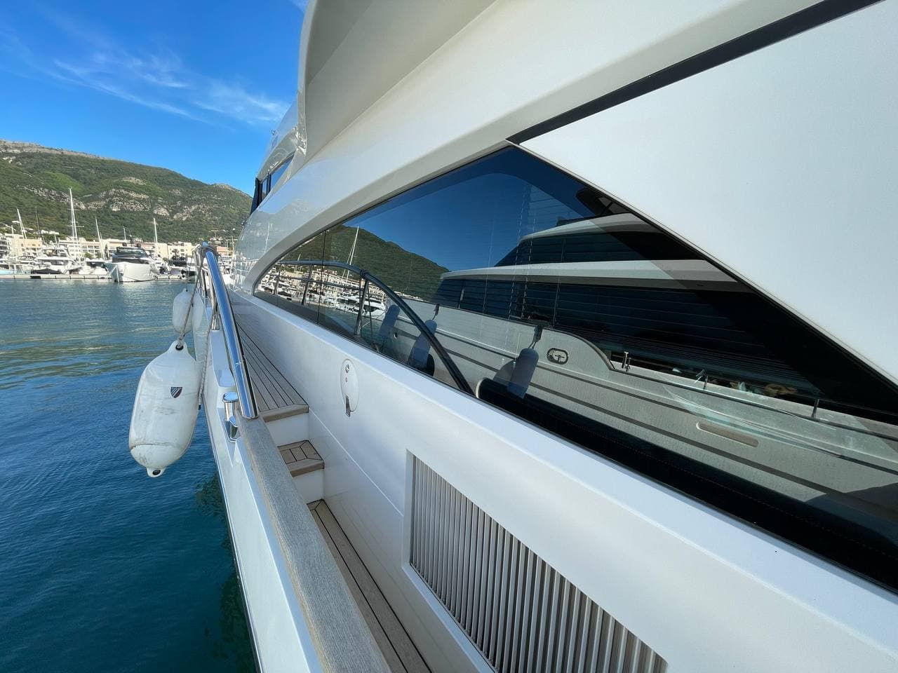 Fairline Squadron 78 view 24