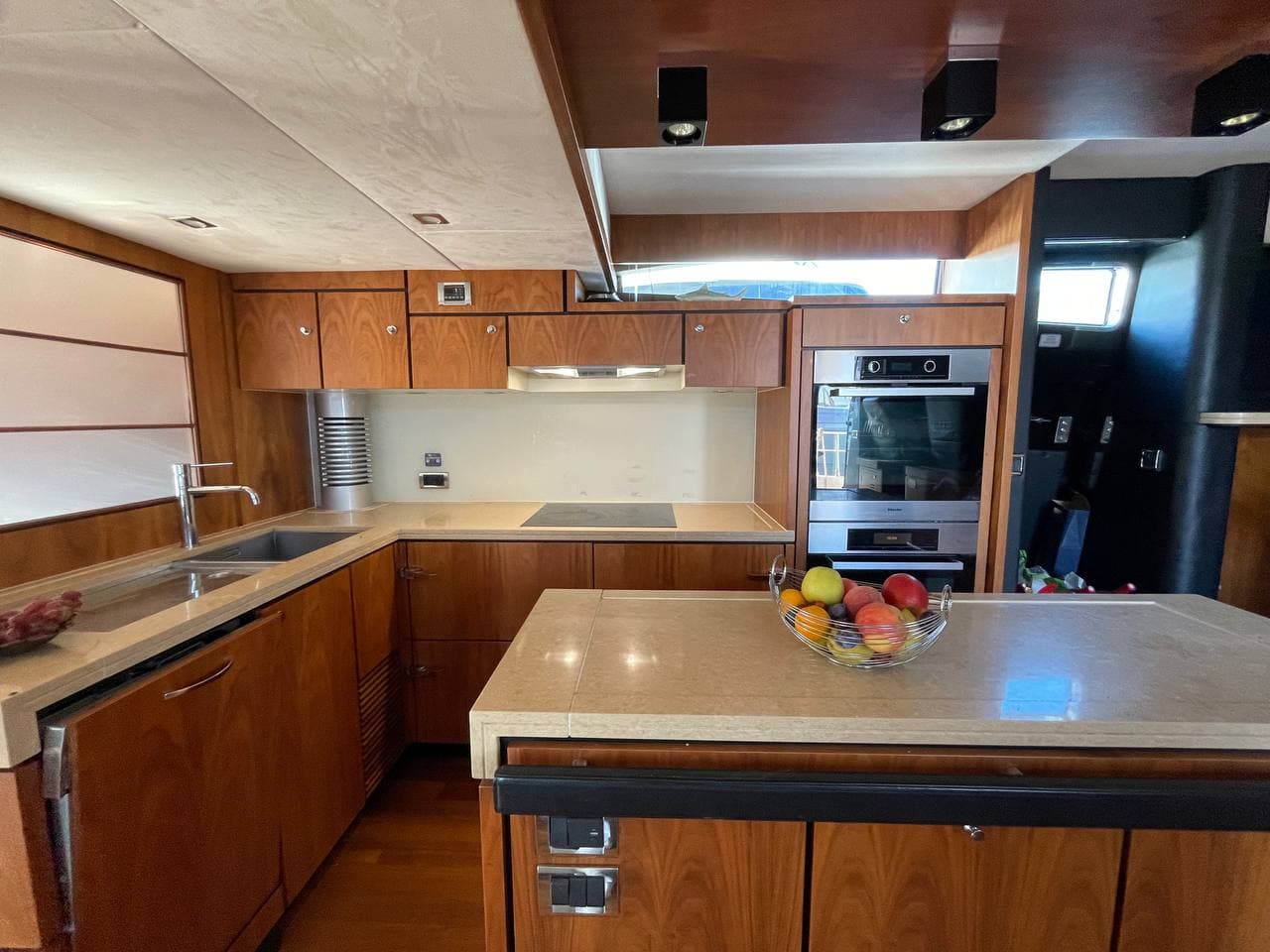 Fairline Squadron 78 view 56