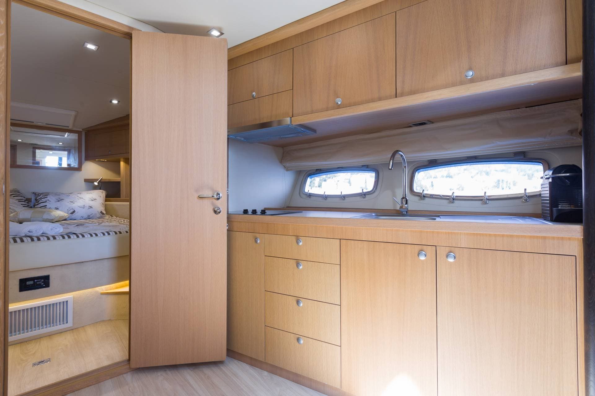 Pearlsea 56 Coupe view 31