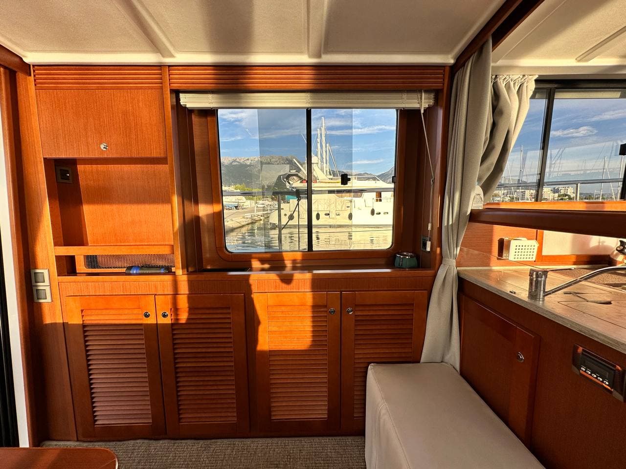 Beneteau Swift Trawler 44 for sale view 40